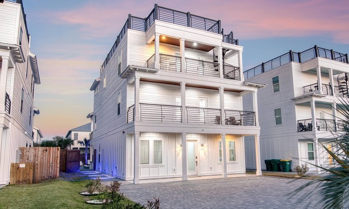 Crystal Beach House | Breathtaking Beach House – 3-Min Walk to the Sand! Private Pool & Firepit