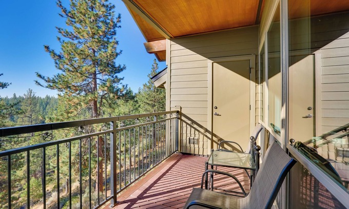 Bend Condo | Breathtaking Bend Condo w/Resort Amenities!