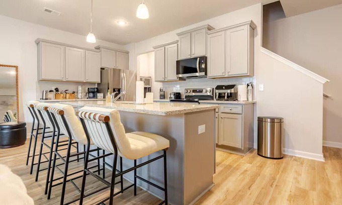 Union City House | Breathtaking, Brand New, 4 Bedroom, 2.5 Bath Townhome 13 Mins from ATL Airport!