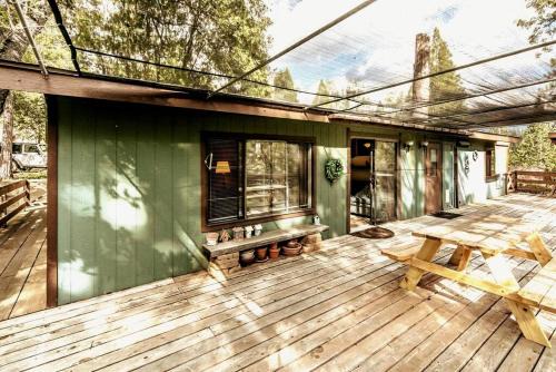 North Wawona House | Breathtaking Cabin with Stunning Forest Sights in Wawona, California