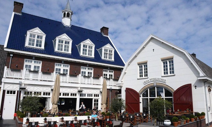 Municipality of Huizen Hotel | Breathtaking Harbor Experience | 2 Units Close to Goois & Naarderbos Escape
