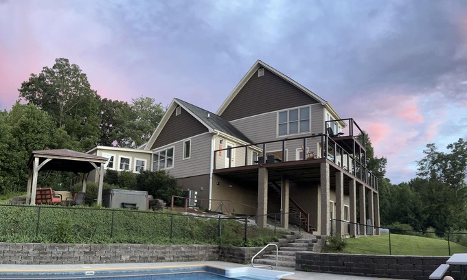 Tarheel Cabin | Breathtaking Mountain/Water Views/Private Pool/Hottub/4.4 miles to Casino