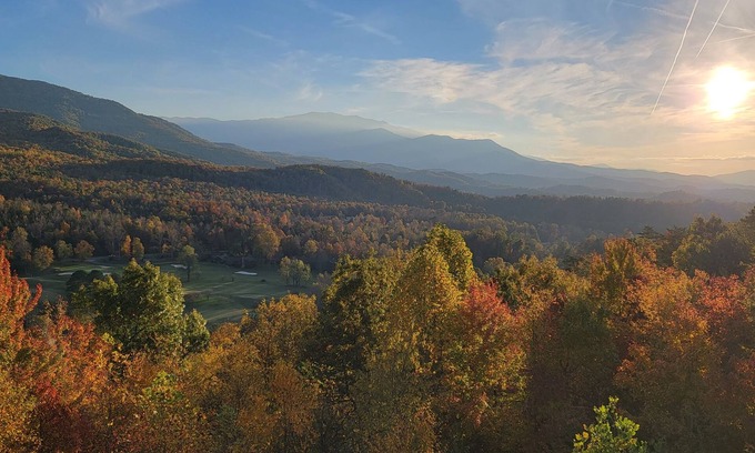 Gatlinburg - Pigeon Forge Condo | Breathtaking Mtn Views. Indoor pool
