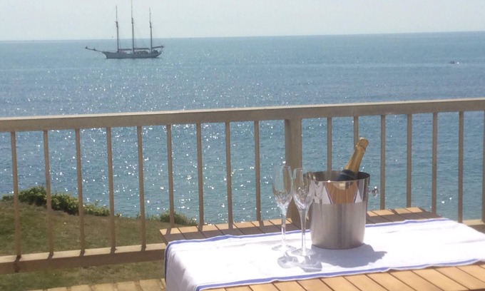 Freshwater Bay Apartment | Breathtaking Ocean Views, Luxury Beachside Apartment, Freshwater Bay - AONB