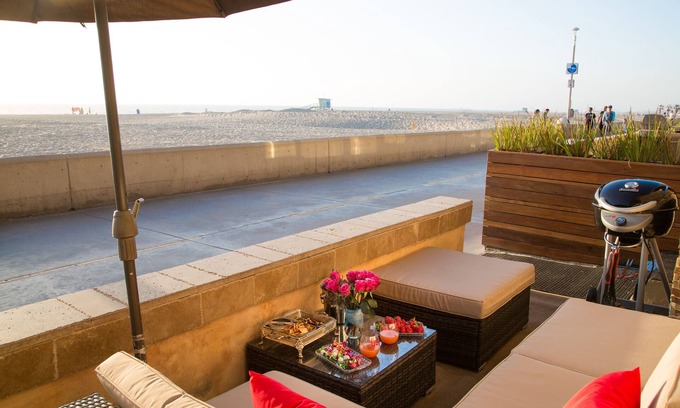 Hermosa Beach Apartment | Breathtaking Oceanfront Accomm.: "Best in Class" Recipient for Vacation Rentals