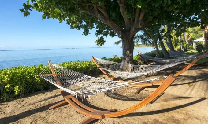 Kaunakakai House | Breathtaking Ocean Front Room w/Porch | Romantic Couple Getaway