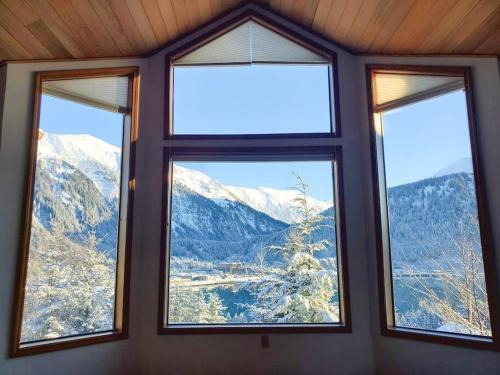 West Juneau House | Breathtaking Ocean, Mountain & Juneau Views
