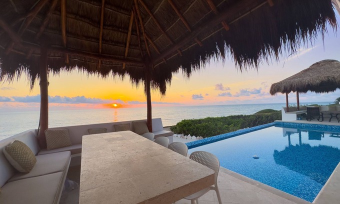 Isla Mujeres House | Breathtaking Oceanfront Home! 4 Bedrooms, 4.5 Bathrooms. OCEAN FRONT POOL