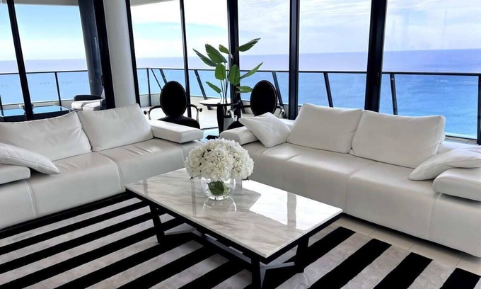 Broadbeach Apartment | Breathtaking Ocean Views Sub-Penthouse 46th floor