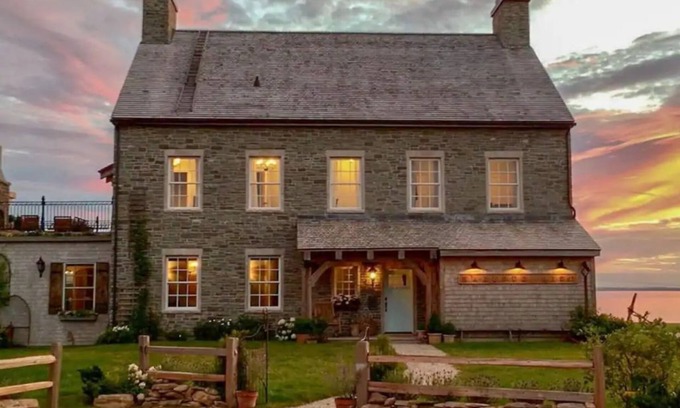 Blandford House | Breathtaking Oceanfront Chateau