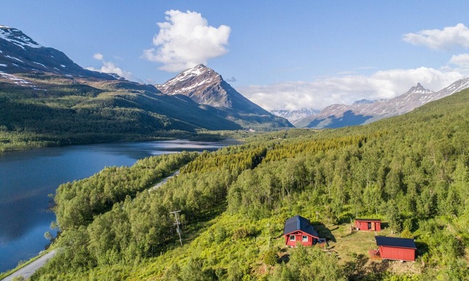 Balsfjord Cabin | Breathtaking Panoramic Views Cabin - Secluded/fire pit/ideal for aurora