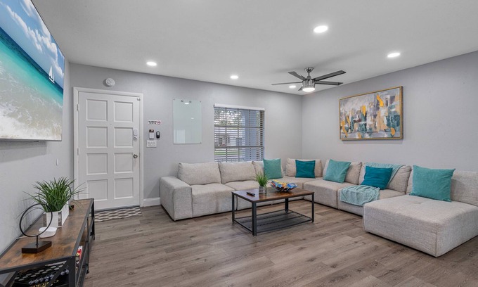 Terrace Park House | Breathtaking & Renovated Tampa Heated Pool House