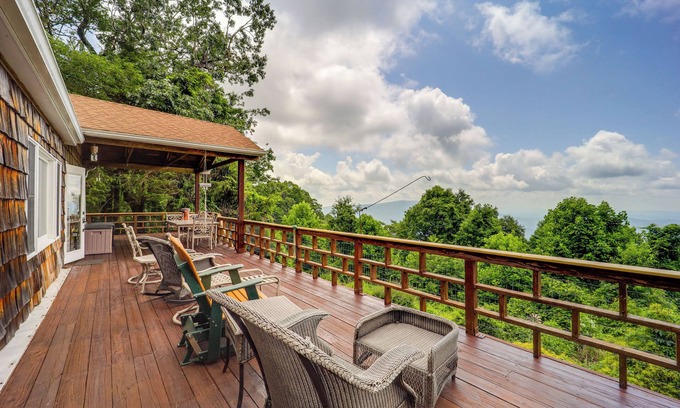 Little Switzerland Cabin | Breathtaking Scenery: Cabin in Little Switzerland!