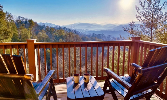 Townsend Cabin | Breathtaking Sunrises in the Smokies : A Cabin for Families near Cades Cove