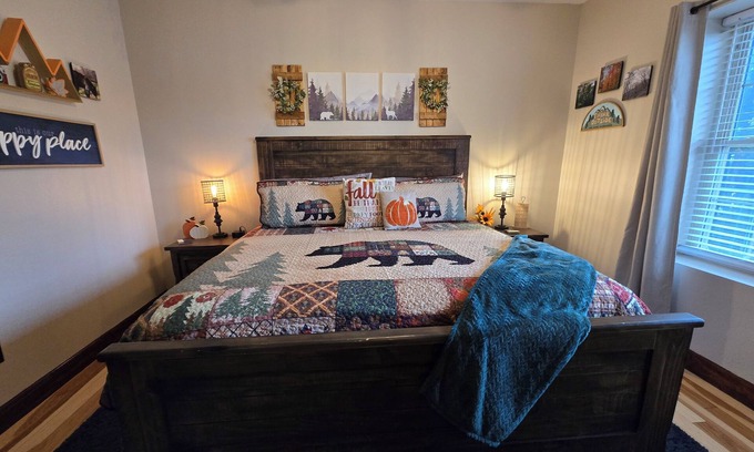 Pigeon Forge Condo | Breathtaking sunsets, wraparound balcony, pools, and more await you this Summer!