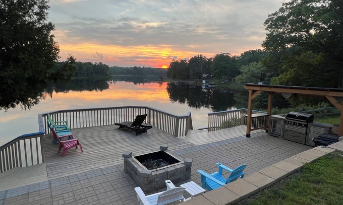 Curtis Township House | Breathtaking sunsets from sandy, eastern shore of North Lake!