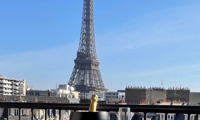Grenelle Apartment | Breathtaking view of the Eiffel Tower