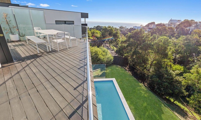 Mount Martha House | Breathtaking views of the ocean, infinity edge pool, 2 seperate living spaces.