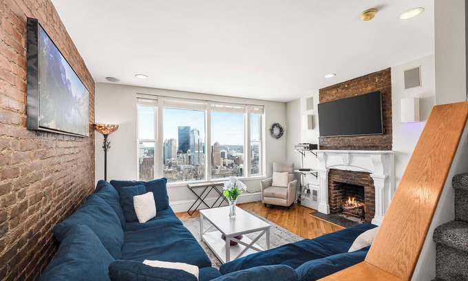 Mount Washington House | Breathtaking views of Pittsburgh from Mt. Washington! Rooftop deck + parking!