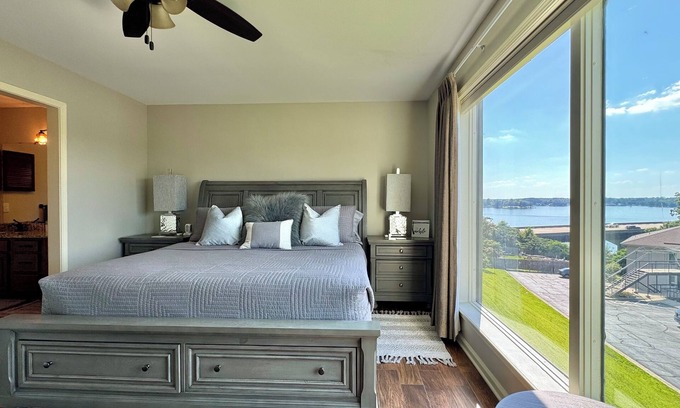 Lake Hamilton Condo | Breathtaking views of Lake Hamilton