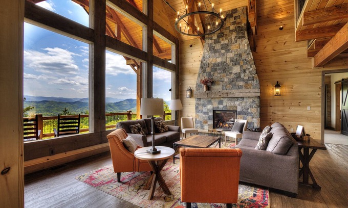 Gatlinburg - Pigeon Forge Cabin | BREATHTAKING Views !/6 Private King Suites/Handicap Friendly/Firepit/Theater