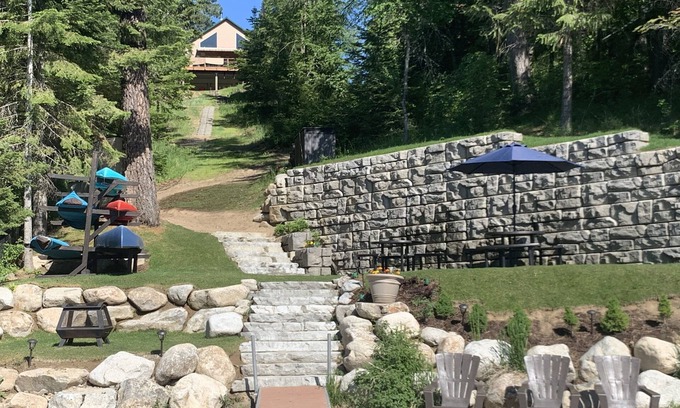 Hayden House | Breathtakingly beautiful, all season, all occasion lake front getaway!
