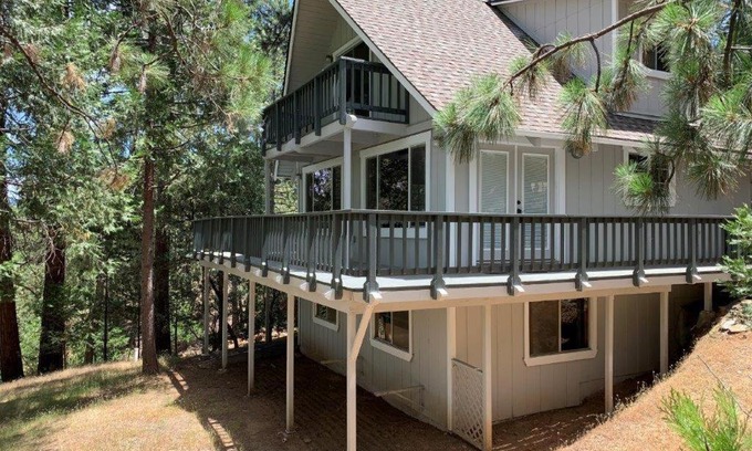 Groveland House | Breckenridge Chalet near Yosemite. Dog friendly!