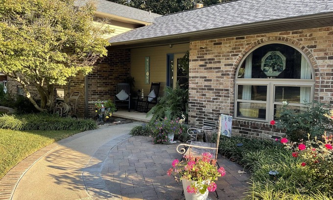 Harrison House | Breezy Beach is a cozy unique home close to it all .