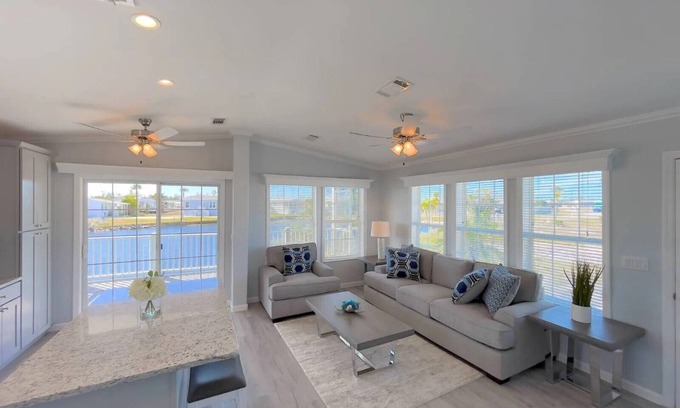 Fort Myers Beach House | Breezy Bungalow - Sun Resorts near Fort Myers Beach