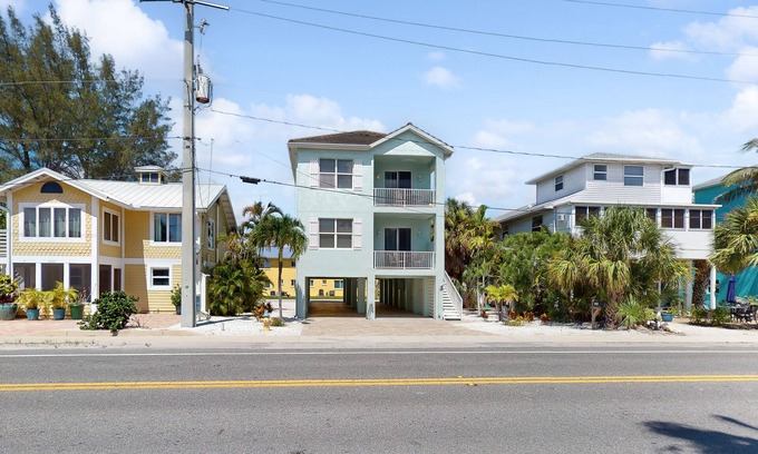 Bradenton Beach House | Breezy duplex with partial Gulf view, balcony, grill, AC, & W/D - walk to beach