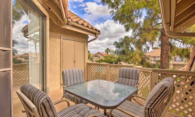 Mesa Condo | Breezy Mesa Condo w/Community Pool & Hot Tub!