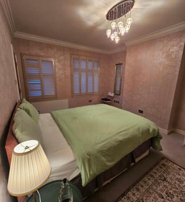 London Borough of Hounslow Bed & Breakfast | Brentford house