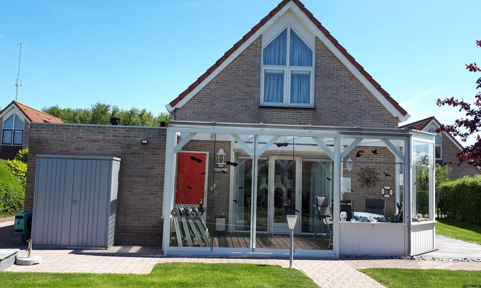 Breskens House | BRESKENS vacation home, 3 bedrooms, conservatory, garage, no pets, August 1