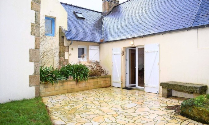 Trebeurden House | Breton house with a pretty closed and flowered courtyard with WIFI in TREBEURDEN