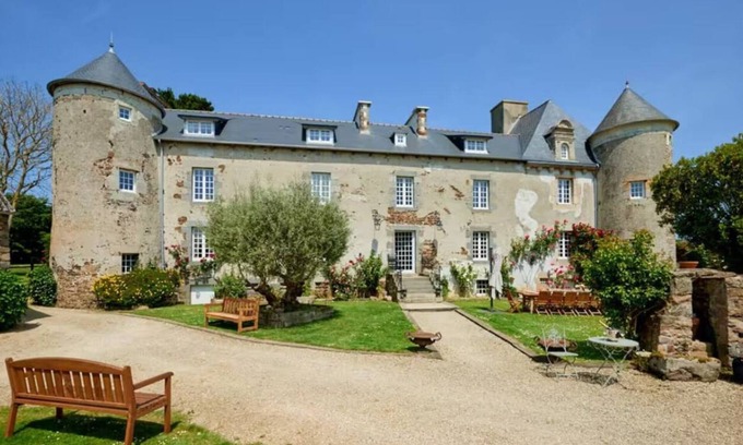 Etables-sur-Mer House | Breton manor house by the sea