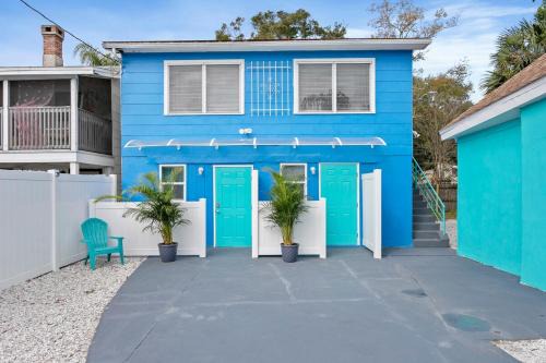 Dunedin House | Brew You Bungalow - Cozy Oasis with Fire Pit