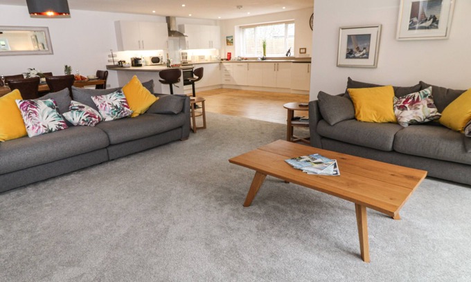 Looe Cottage | BREWERS COTTAGE, pet friendly, with a garden in Looe