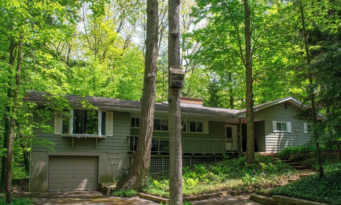 Bluewater Cottage | Brewster Beach House: Steps From The Beach In Southcott!