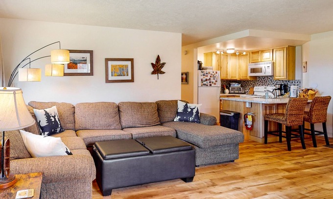 Brian Head Condo | Brianwood #30 | Ski-in/ski-out Brian Head condo with hot tub, sauna & fireplace