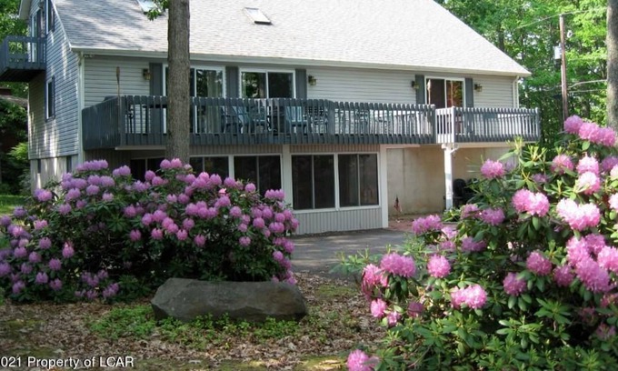 Lakeville House | Briar Hill Summit Circle with Boat Slip