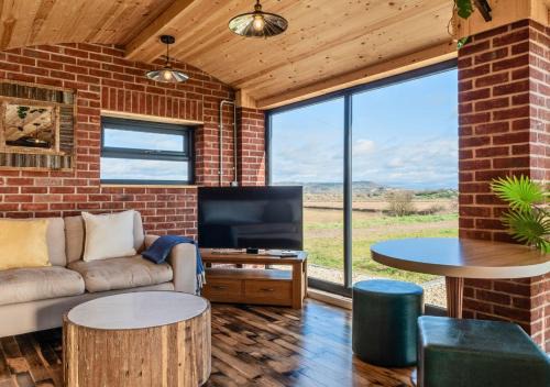 Cropthorne House | Brick Barn - Luxury Barn Conversion by River Avon