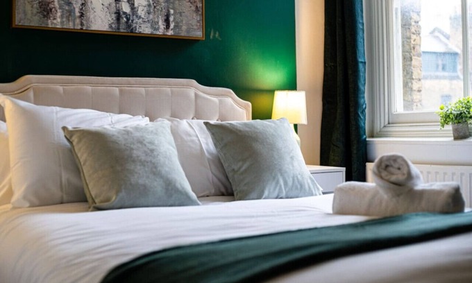 Whitechapel Apartment | Brick Lane Hub - Located on the popular Brick Lane stretch
