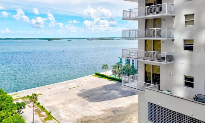 Brickell House | Brickell Oasis:5BR, Free Parking, Pool, Gym & More