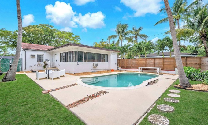 The Roads House | Brickell Zen House - Relaxing Pool Home