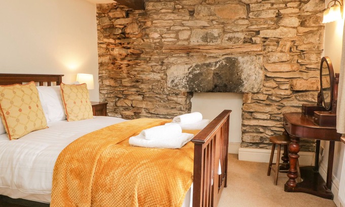 Backbarrow Cottage | BRIDGE HOUSE, pet friendly, character holiday cottage in Newby Bridge