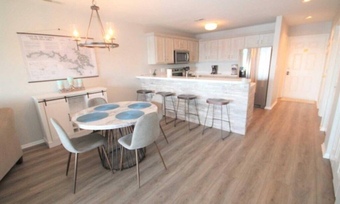 Osage Beach Condo | Bridge Pointe Condo at the Grand Glaize Arm Covered Deck Overlooking Lake!