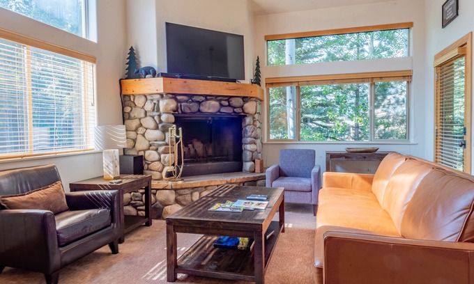 Ketchum Condo | Bridgepoint Condo 8 - Freshly Updated, Baldy Views, Walk to Downtown & Lifts