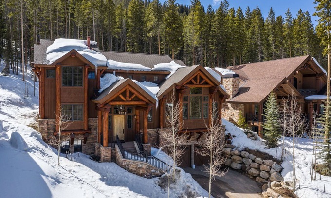 Winter Park House | Bridger's Cache Ski Lodge | Spacious Ski Chalet | Sleeps 18 | Private Hot Tub