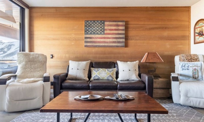 Mammoth Lakes Condo | Bridges 210-Private spa, incredible views & ski in ski out!