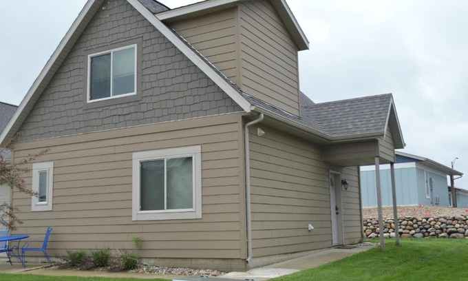 Arnolds Park Villa | Bridges Bay Vacation Cabin 69